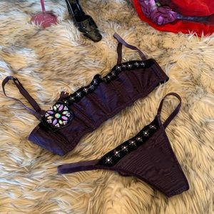 Victoria secrets bra and panty set, sex in the city style!
